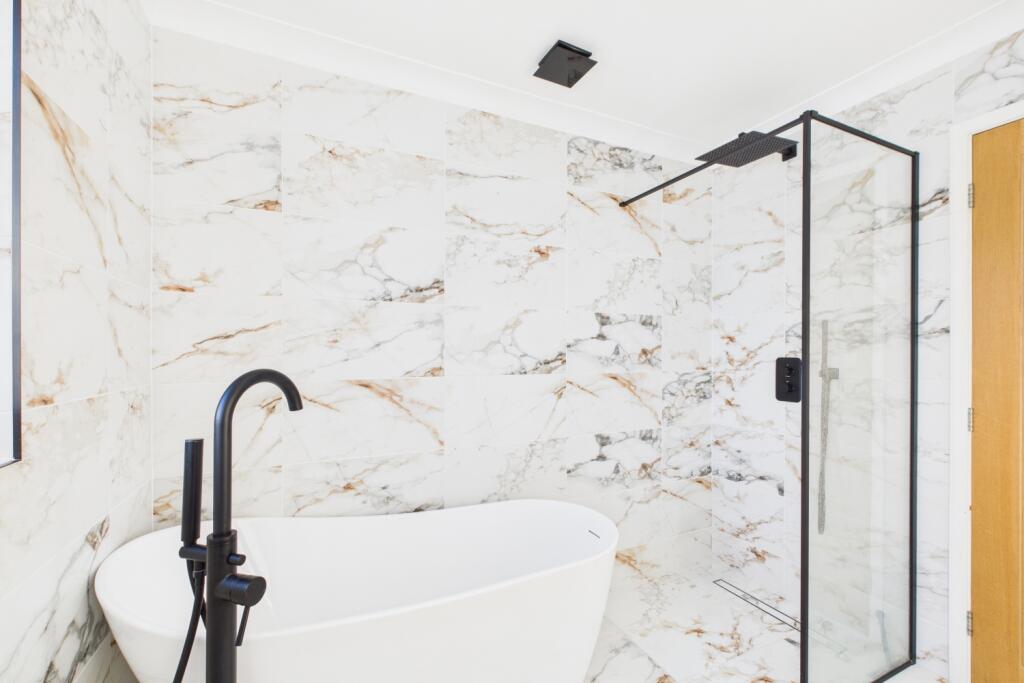 EweMove Spalding -  Cornfield House - Bathroom