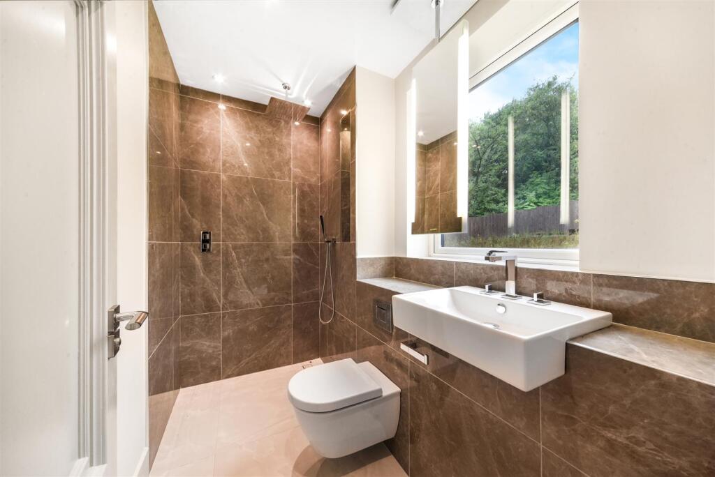 En Suite 2.jpg