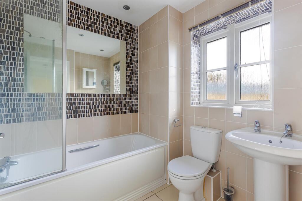 A17 - 4, Chillington, Helmers Way - 250908.jpg