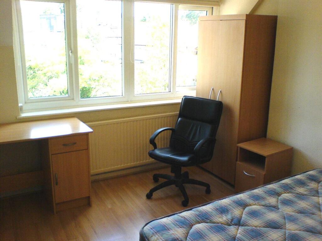 9b finchley lane bed.jpg.JPG