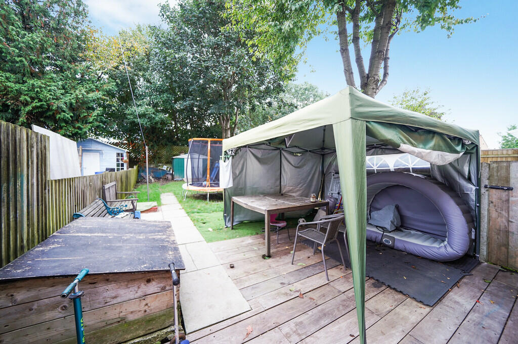 218 Brentfield Ro...