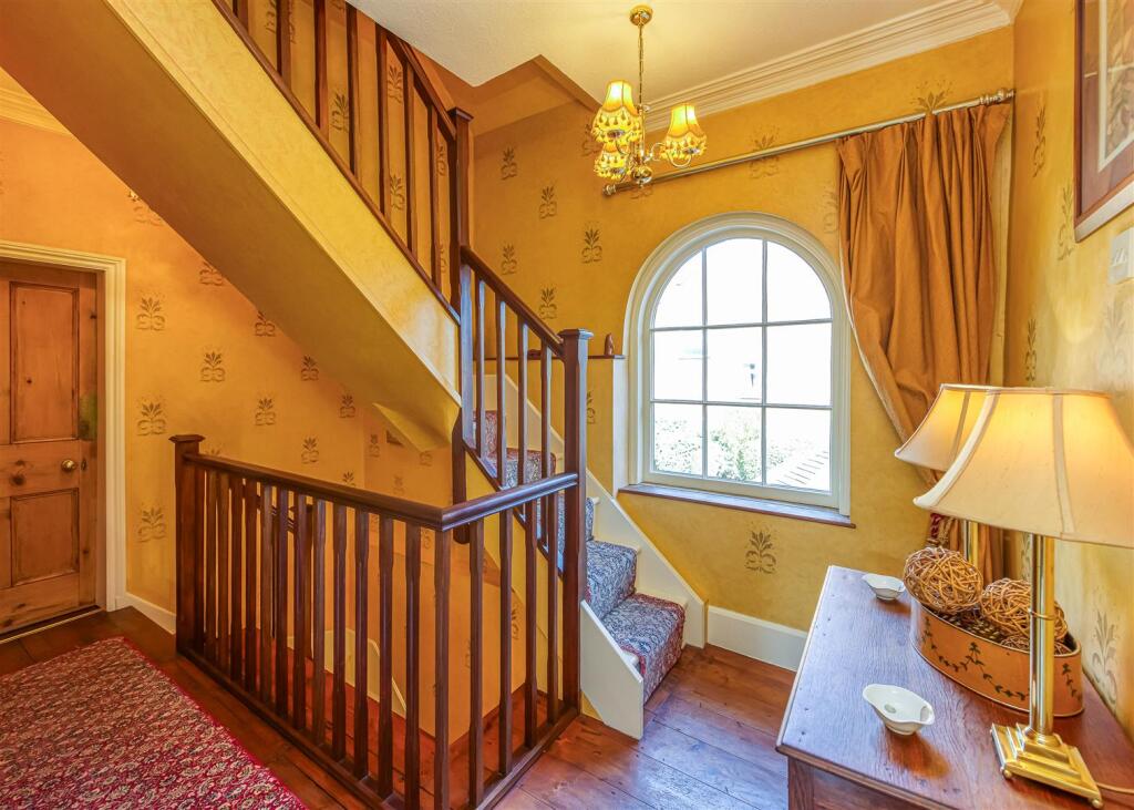 31 The Avenue-Landing.jpg