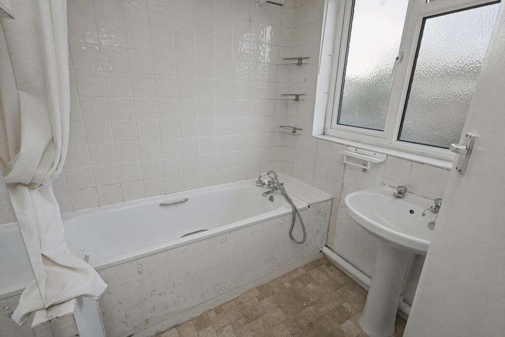 11 Church Crescent, London N20 0JR
