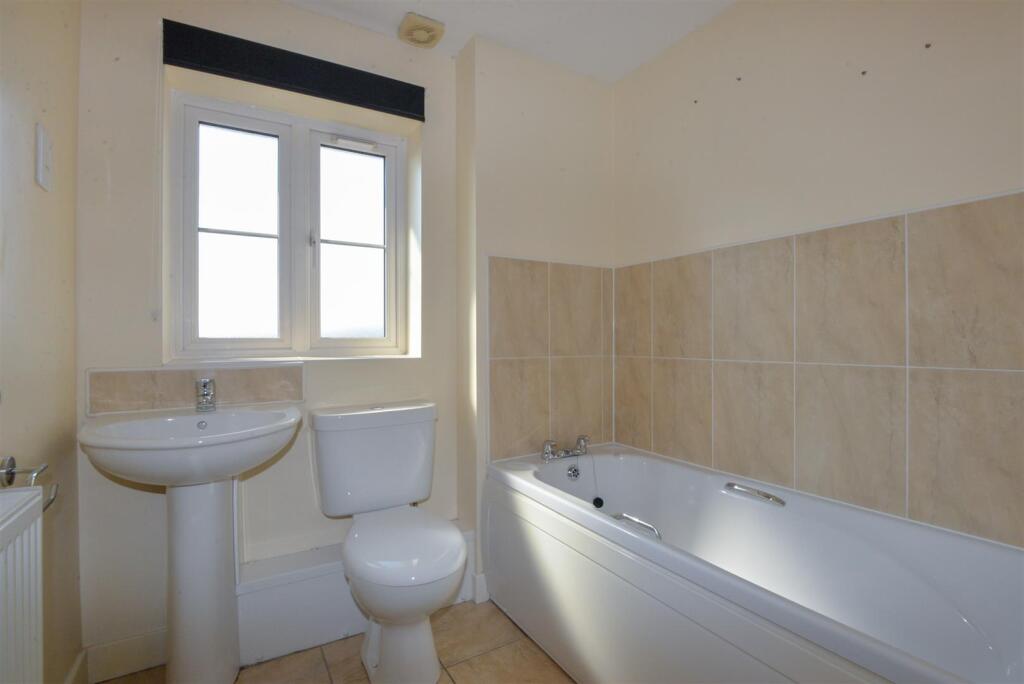 Bathroom 1.jpg