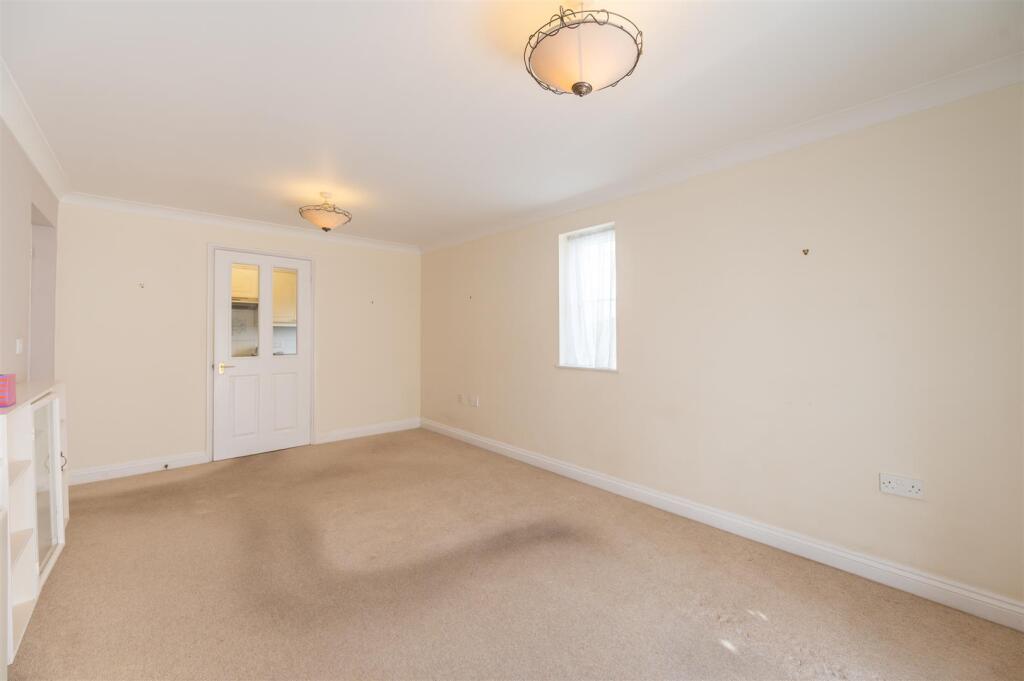 Flat 5 Bank House 25 15.jpg