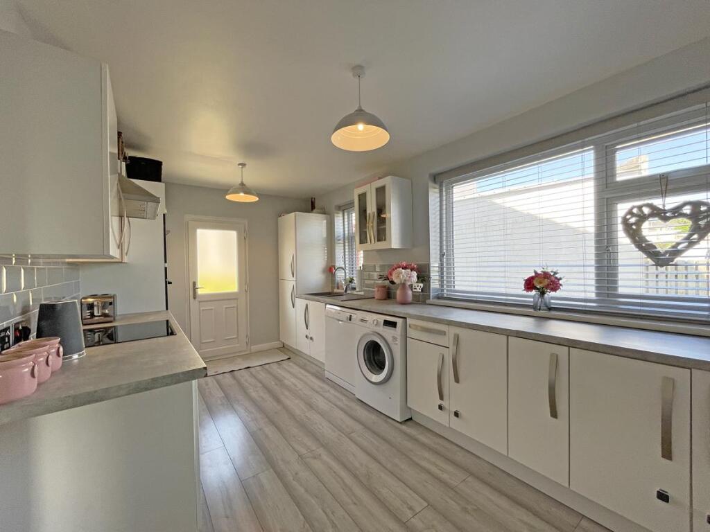Treveneague Gardens 47 Kitchen 3.jpg