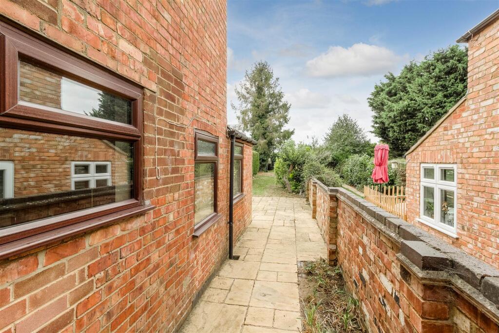 Access to garden from kitchen