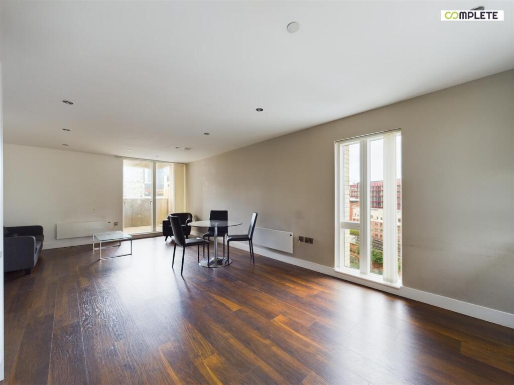 CAM01231G0-PR0052-STILL016