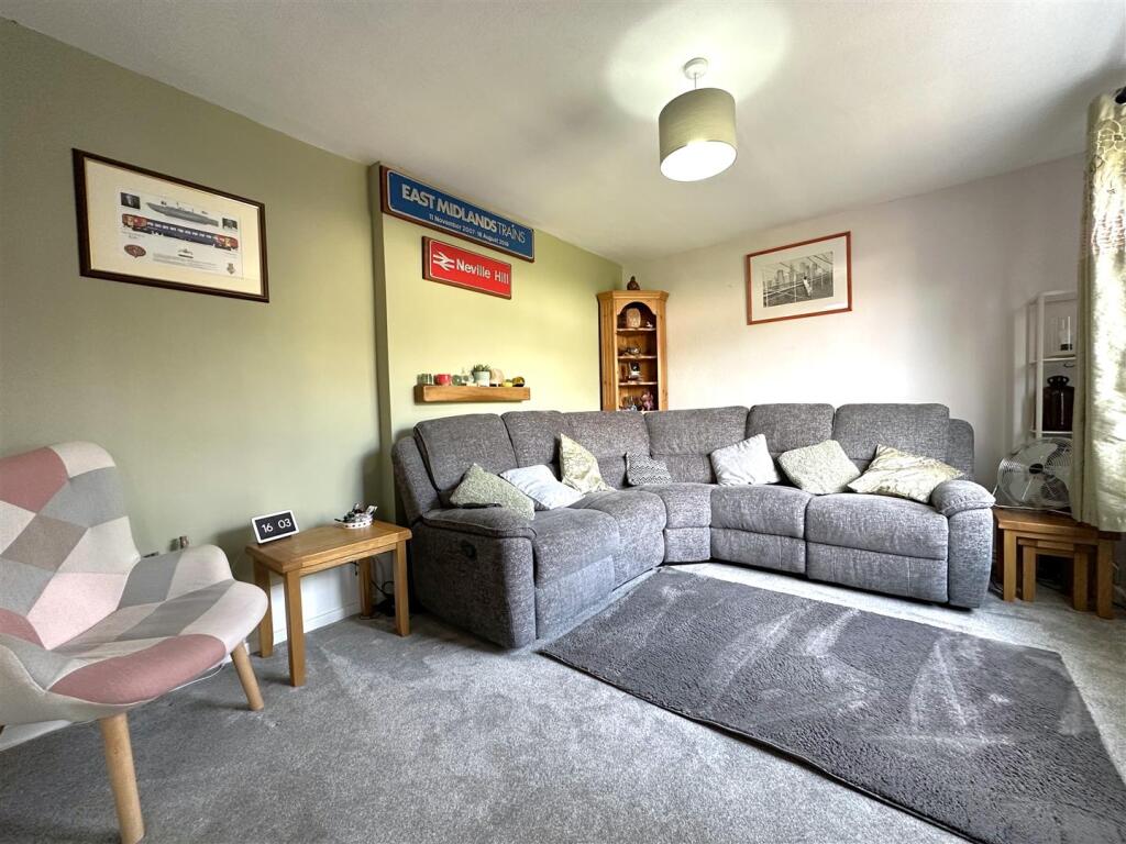 Lounge 384