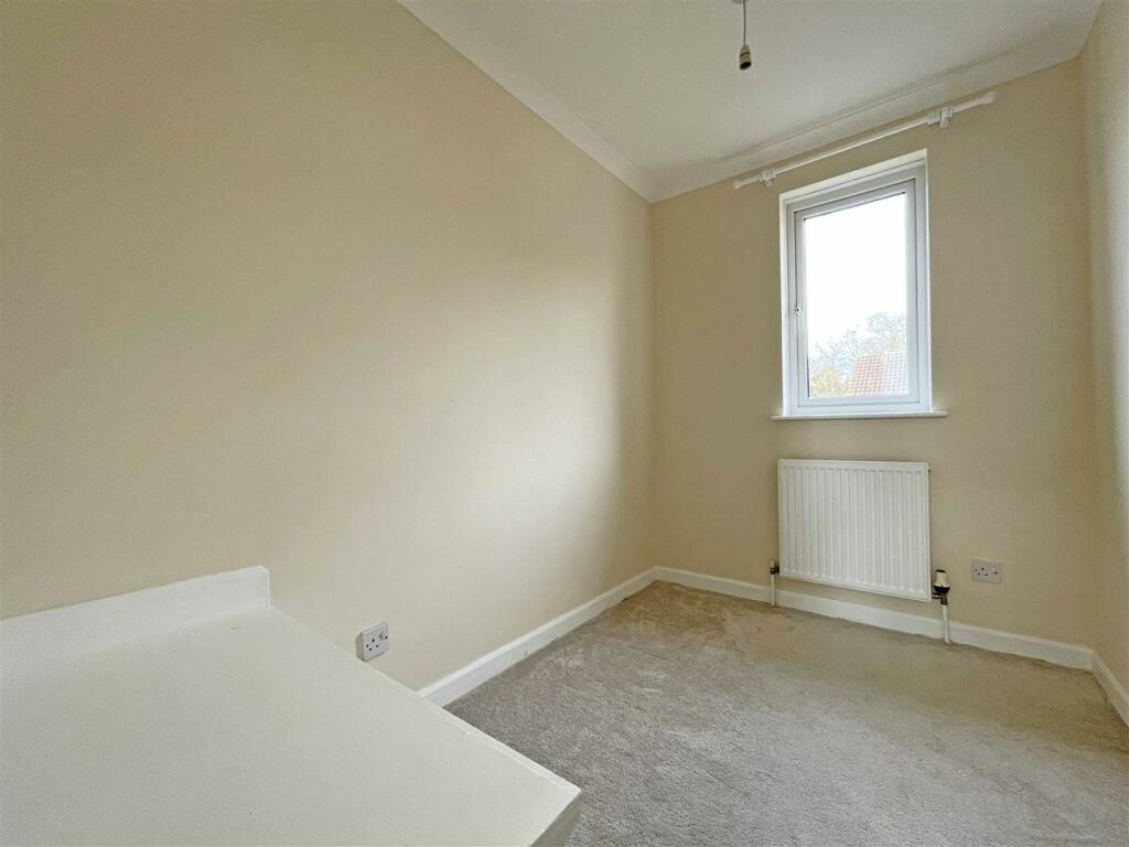 Newbury Close 37 Bed 2.jpg