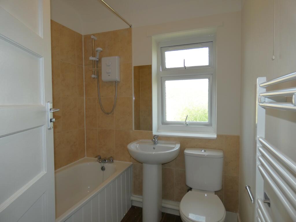 Pic 7 Bathroom.JPG