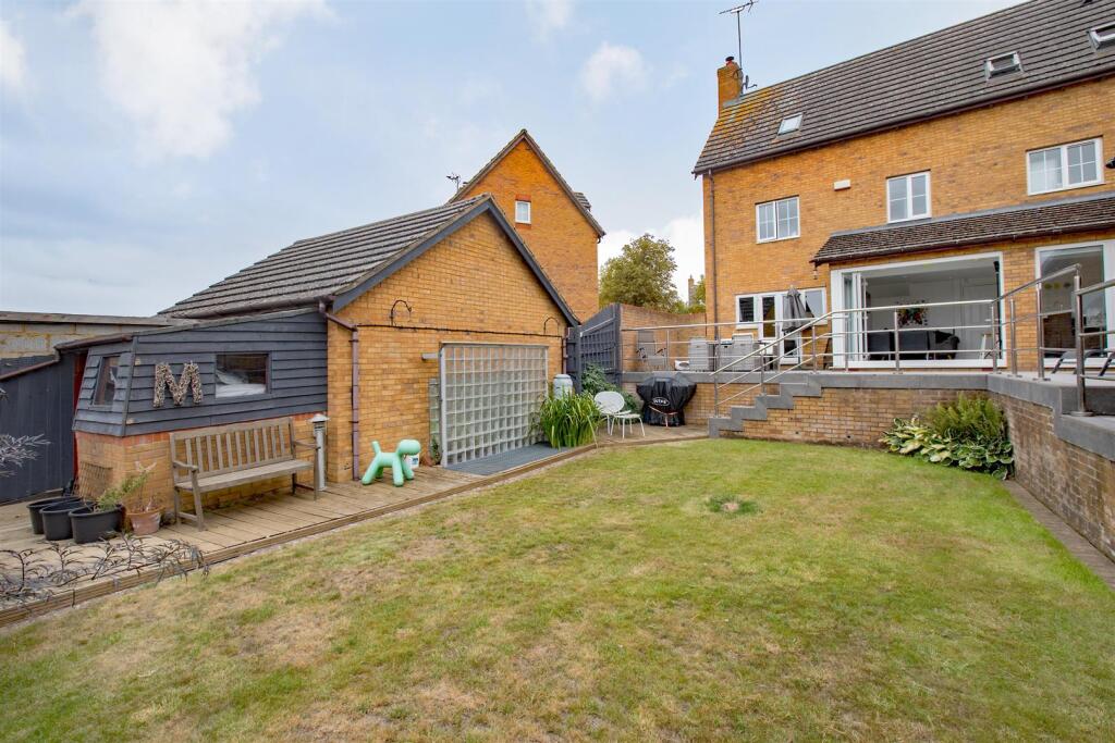 35 Coniston close 02.jpg