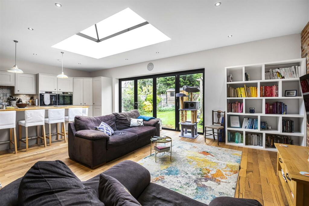 EXTENDED REAR RECEPTION ROOM WITH SKYLIGHT: PIC. 1