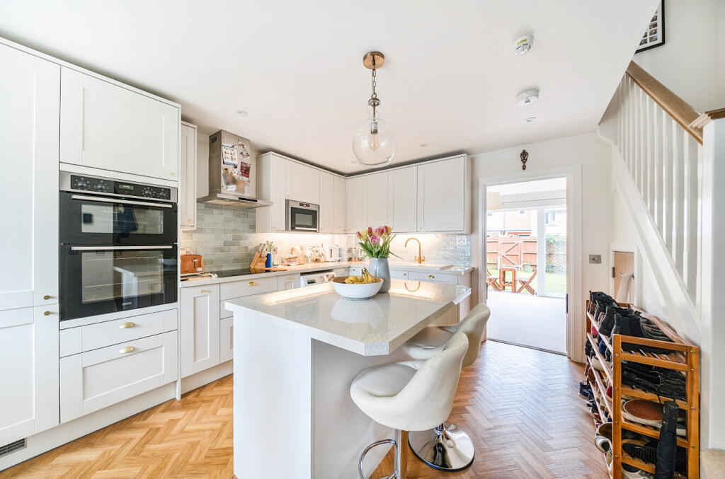 1302381-18-683867...