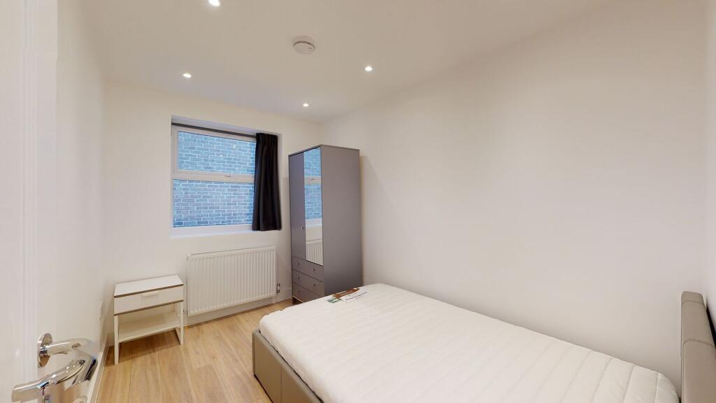 A neat and modern single bedroom featuring a co...