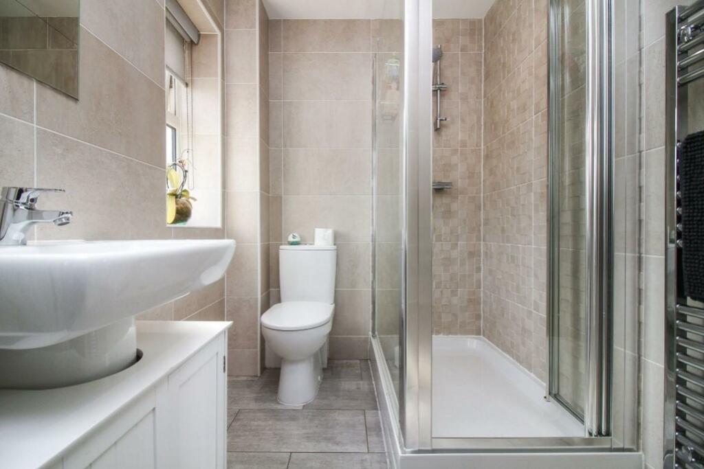 EN SUITE