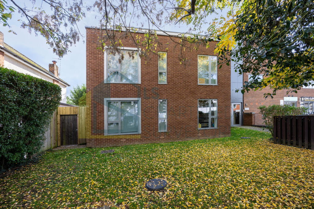 Shepperton House F10 (13 of 16)