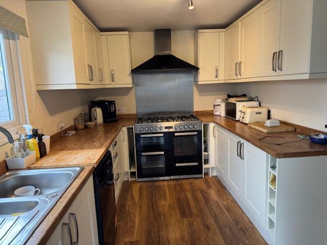 KITCHEN/BREAKFAST ROOM