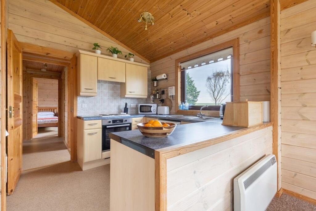 Kitchen 3.jpeg