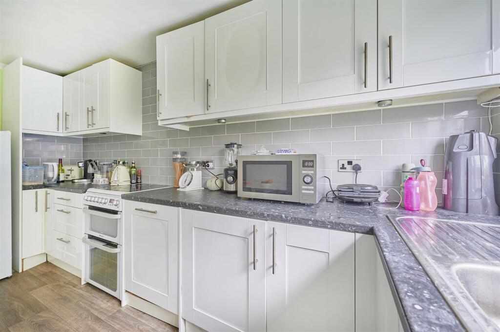 KITCHEN/BREAKFAST ROOM