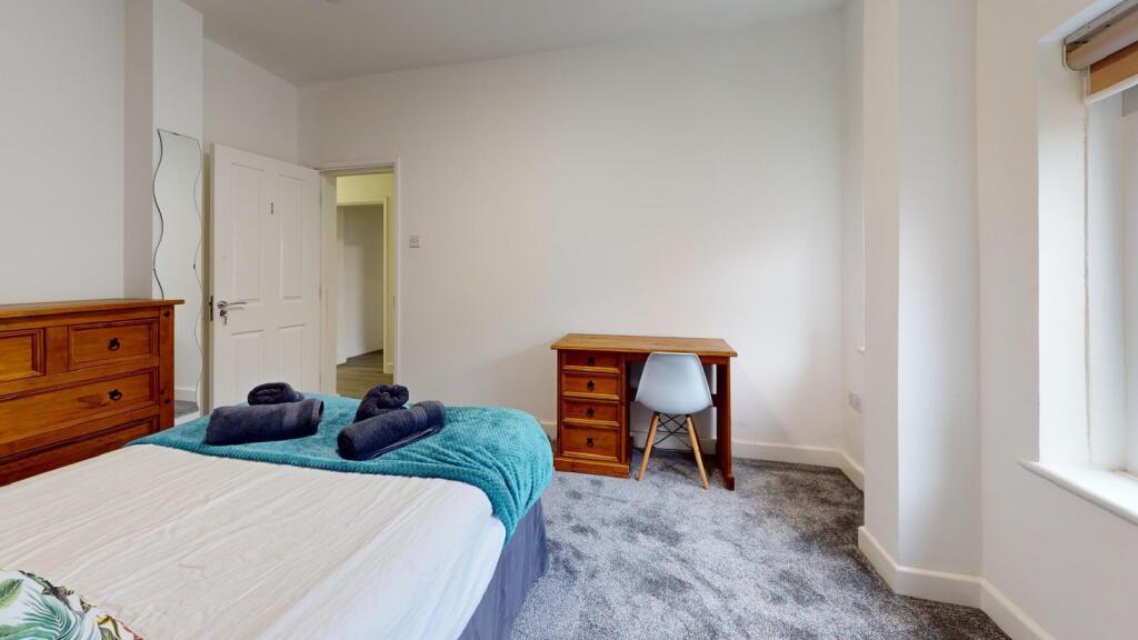 bedroom a.jpg