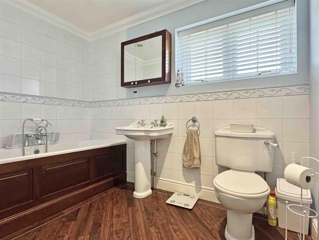 Family Bathroom.jpg