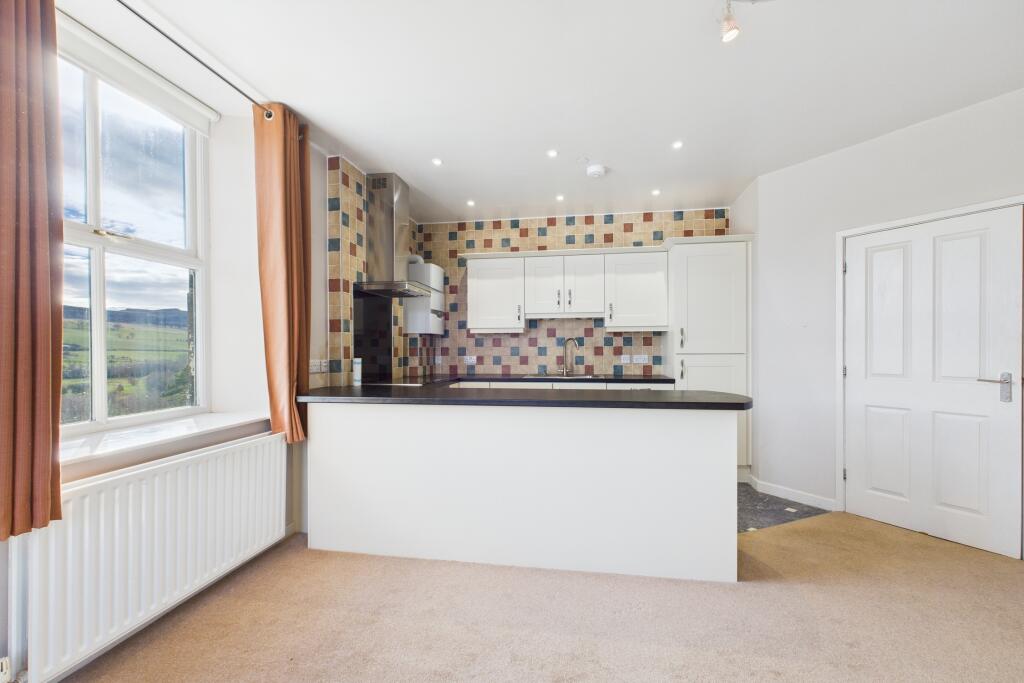 CAM04201G0-PR0056-STILL008