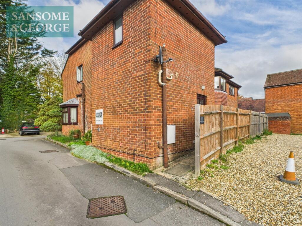 Phoenix Court, Kingsclere, Newbury, Hampshire, RG20