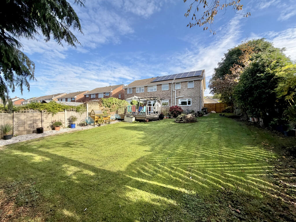 4 bed semi detached house for Sale