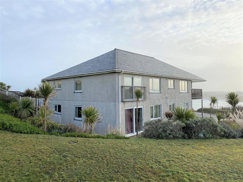 11 Longshore Apartments.jpg
