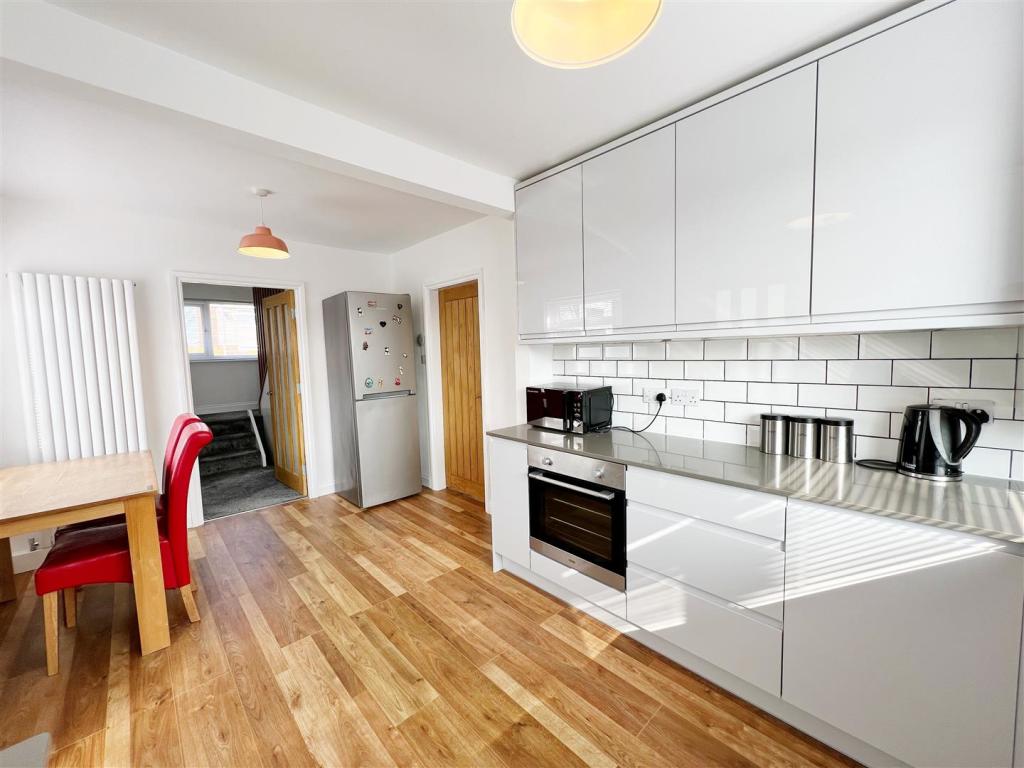 Kitchen pic 5.jpg