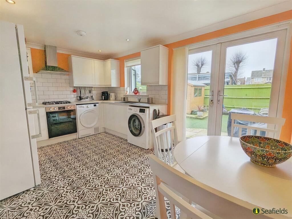 Kitchen (2).jpg