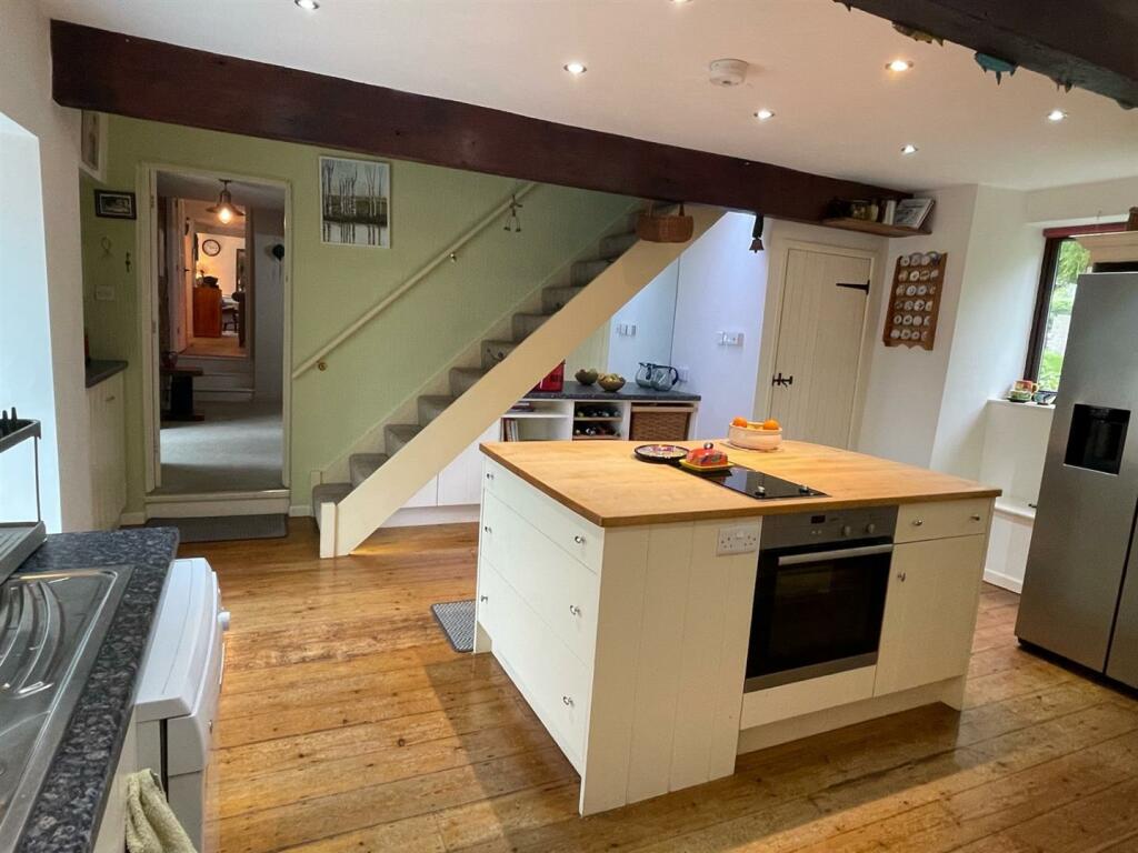 Kitchen1.jpg
