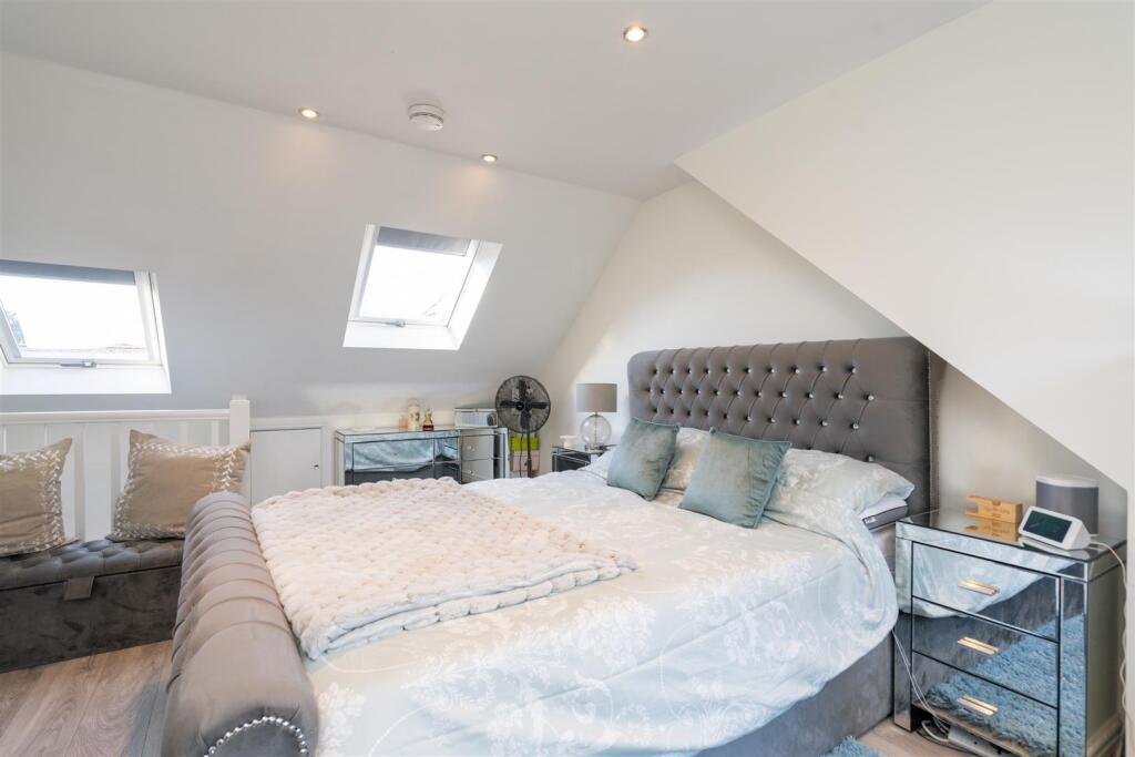 31 Ashbrook Crescent_13.jpg