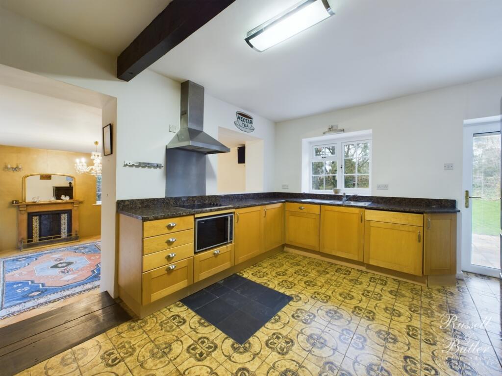 CAM02127G0-PR0228-STILL009