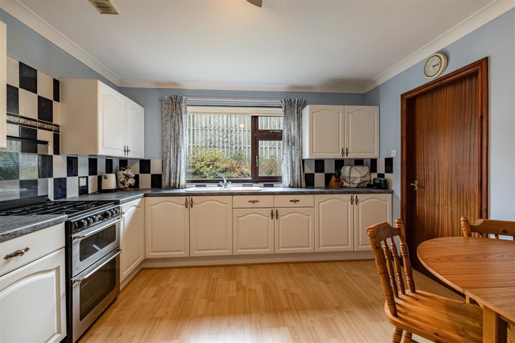 2 Kingsknowe Gardens Galashiels 11.JPG