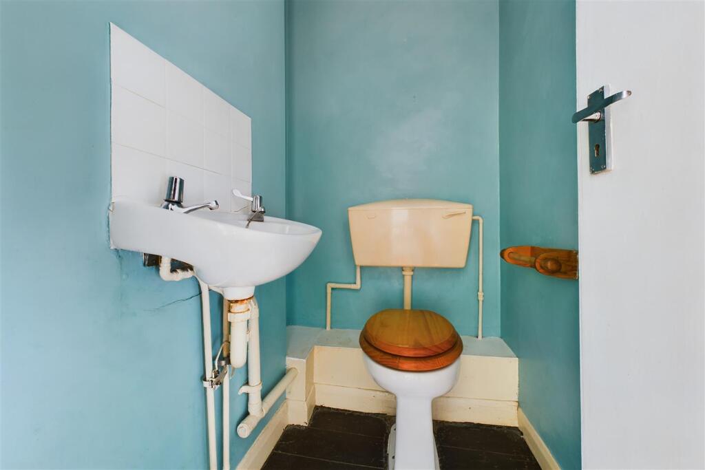 Flat 3, 6, Nelson Place West, Walcot, Bath, BA1 2T