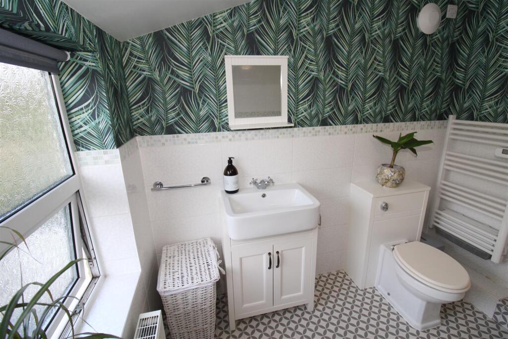 En-Suite Bathroom