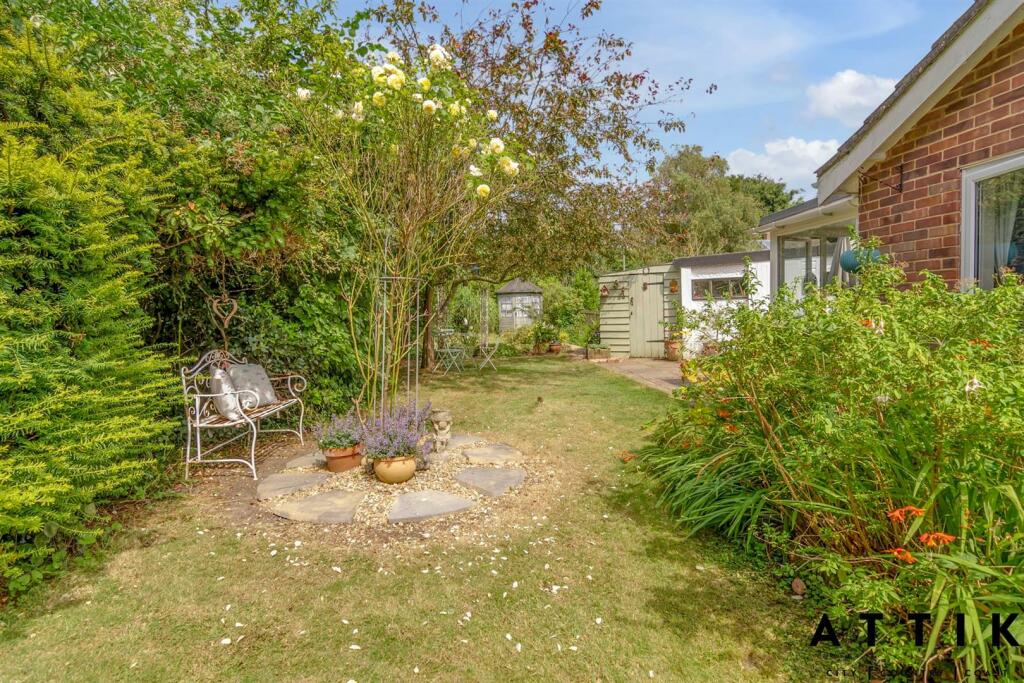 10 Valley Close, Holton IP19 8NF (27).jpg