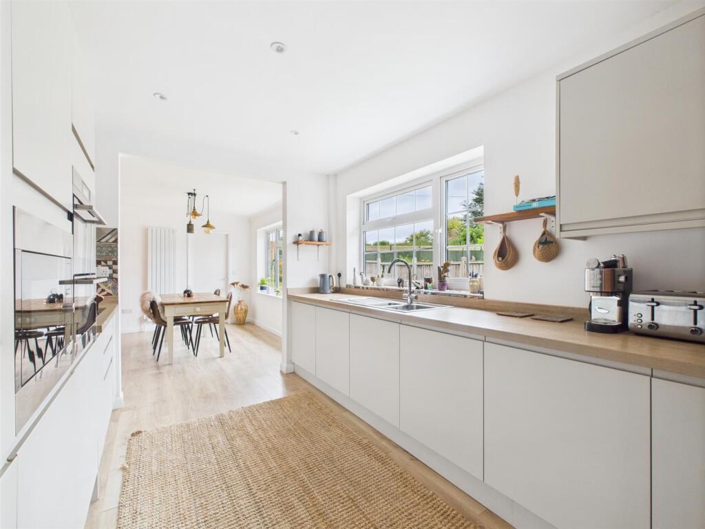 Living Kitchen/Dining Room