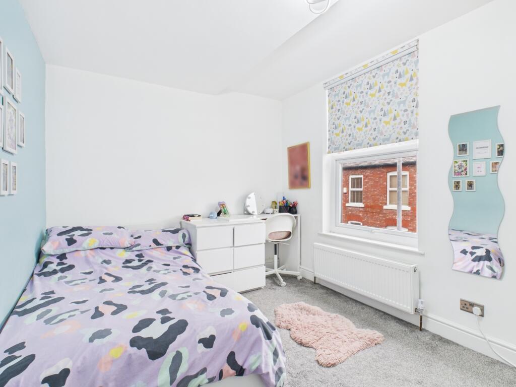 CAM03729G0-PR0170-STILL019