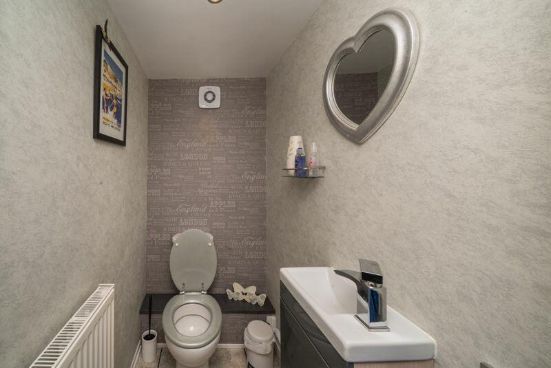 GUEST CLOAKROOM