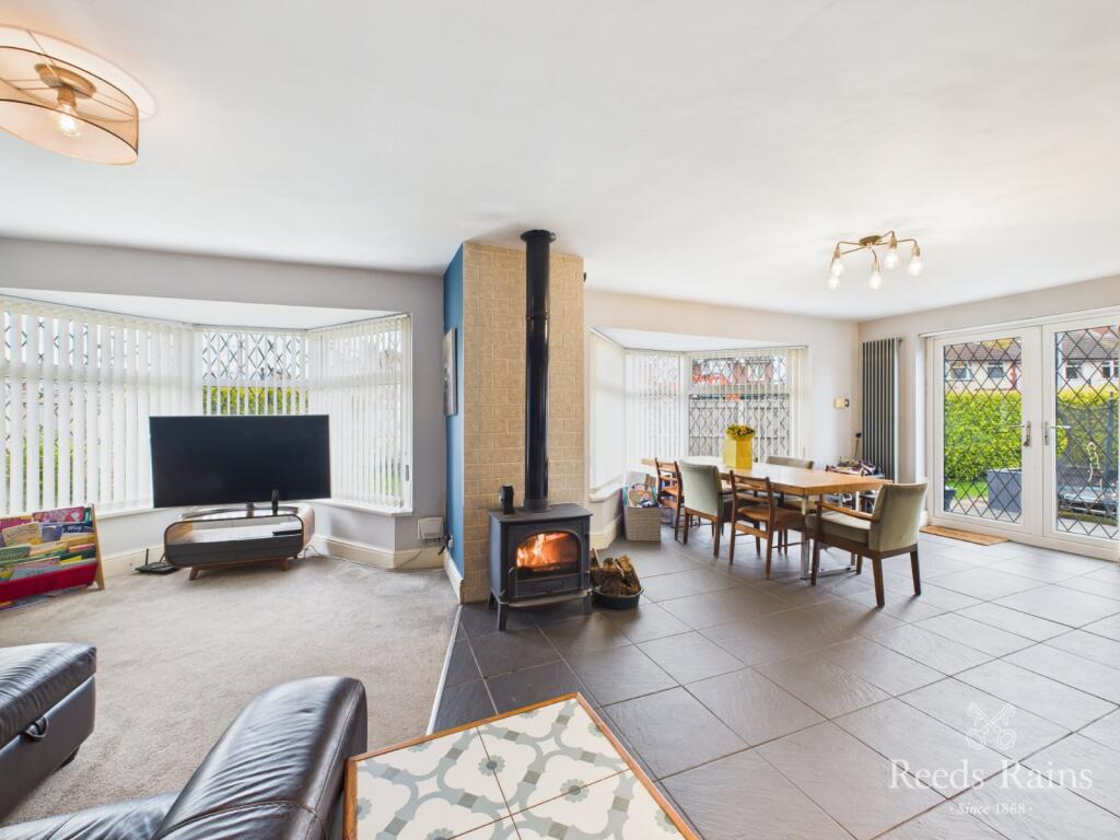 Kitchen/Family/Dinin