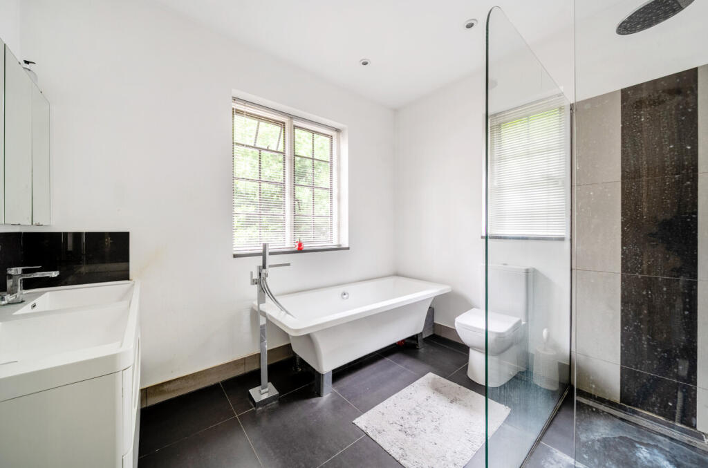 1299450-37-6835a9...