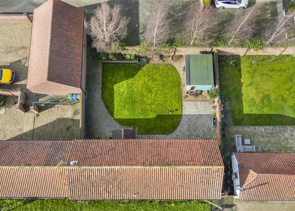3 Manor Close3.jpg