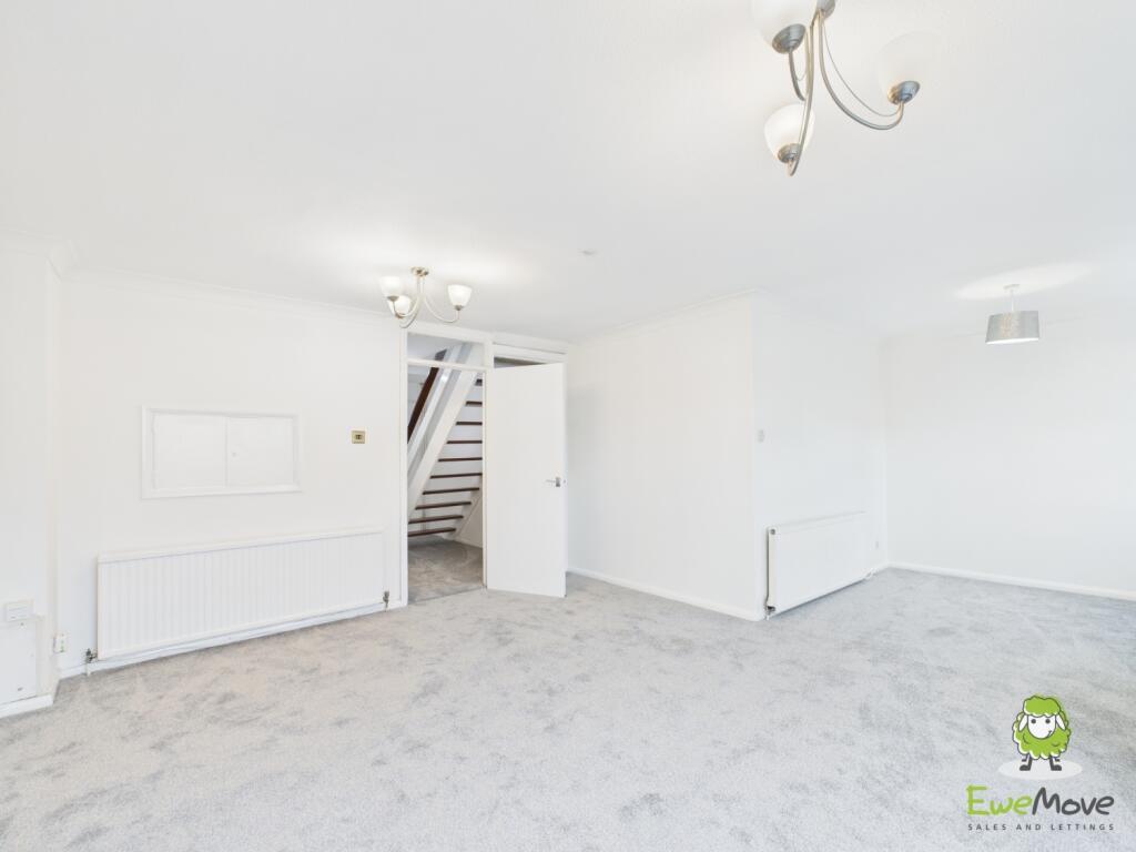 EweMove Estate Agents Basingstoke - Ribble Way - L