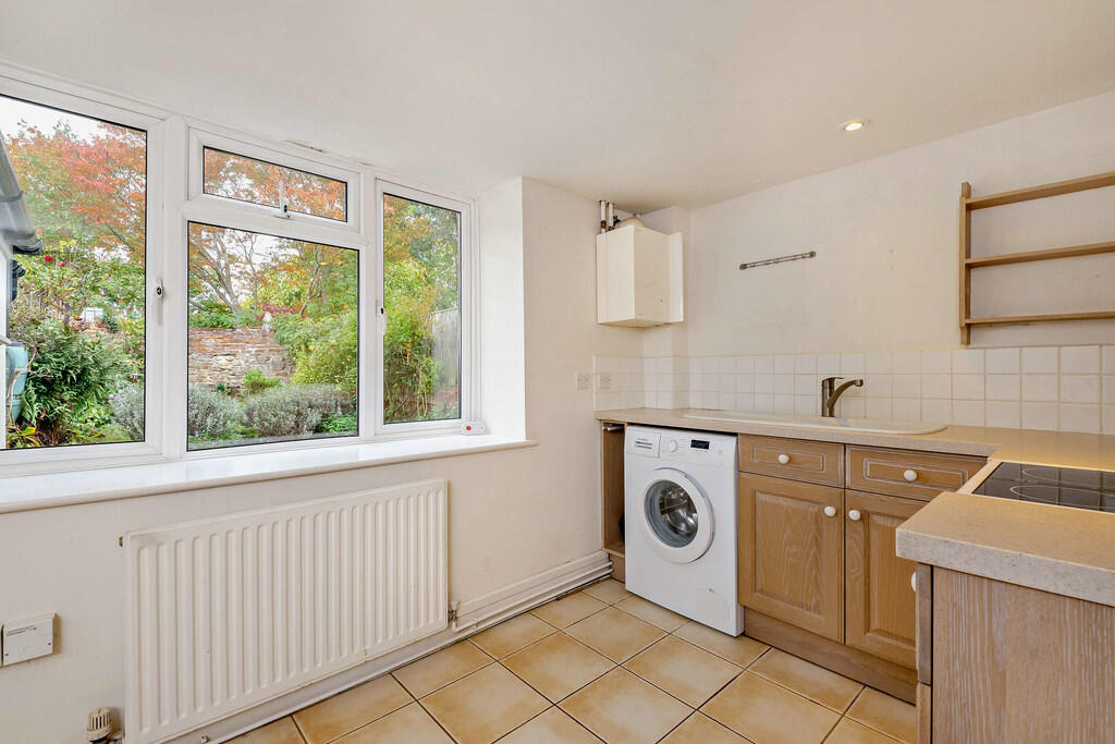 8667143-interior1...