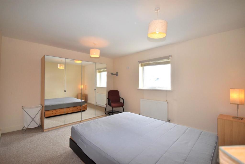 Bedroom 1.JPG
