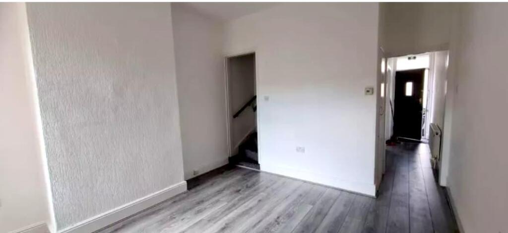 advertising pictures 45 brixham road_2.jpg