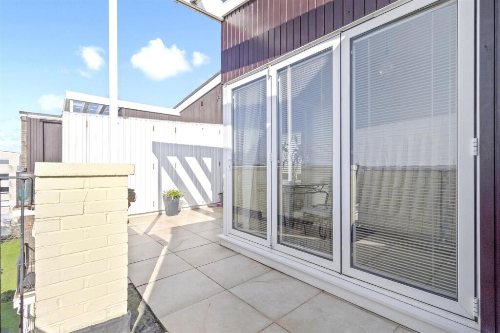 wells court, 11-010.JPG